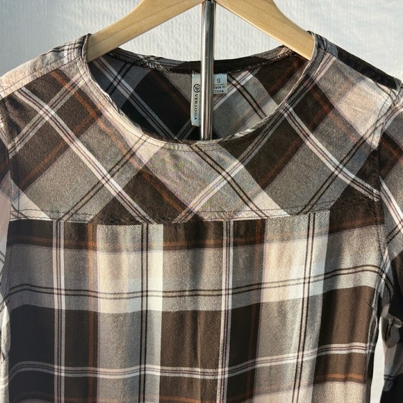 Versona Cream and Brown Blouse with buttons on the back - Picture 2 of 3